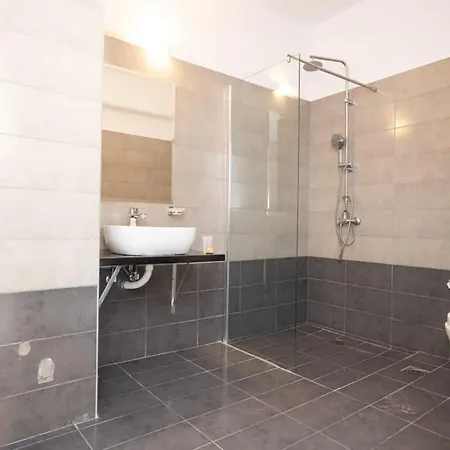 1 Bd Ginger Gold Apt Getaway With Shared Pool Διαμέρισμα
