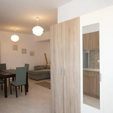 Lägenhet 1 Bd Ginger Gold Apt Getaway With Shared Pool Plintri